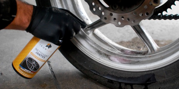 Comment retrouver des jantes propres sans les abîmer ?