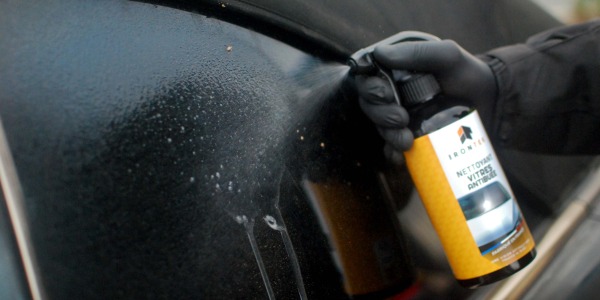 Nettoyant vitres antibuée : roulez avec une visibilité nette en toutes conditions 