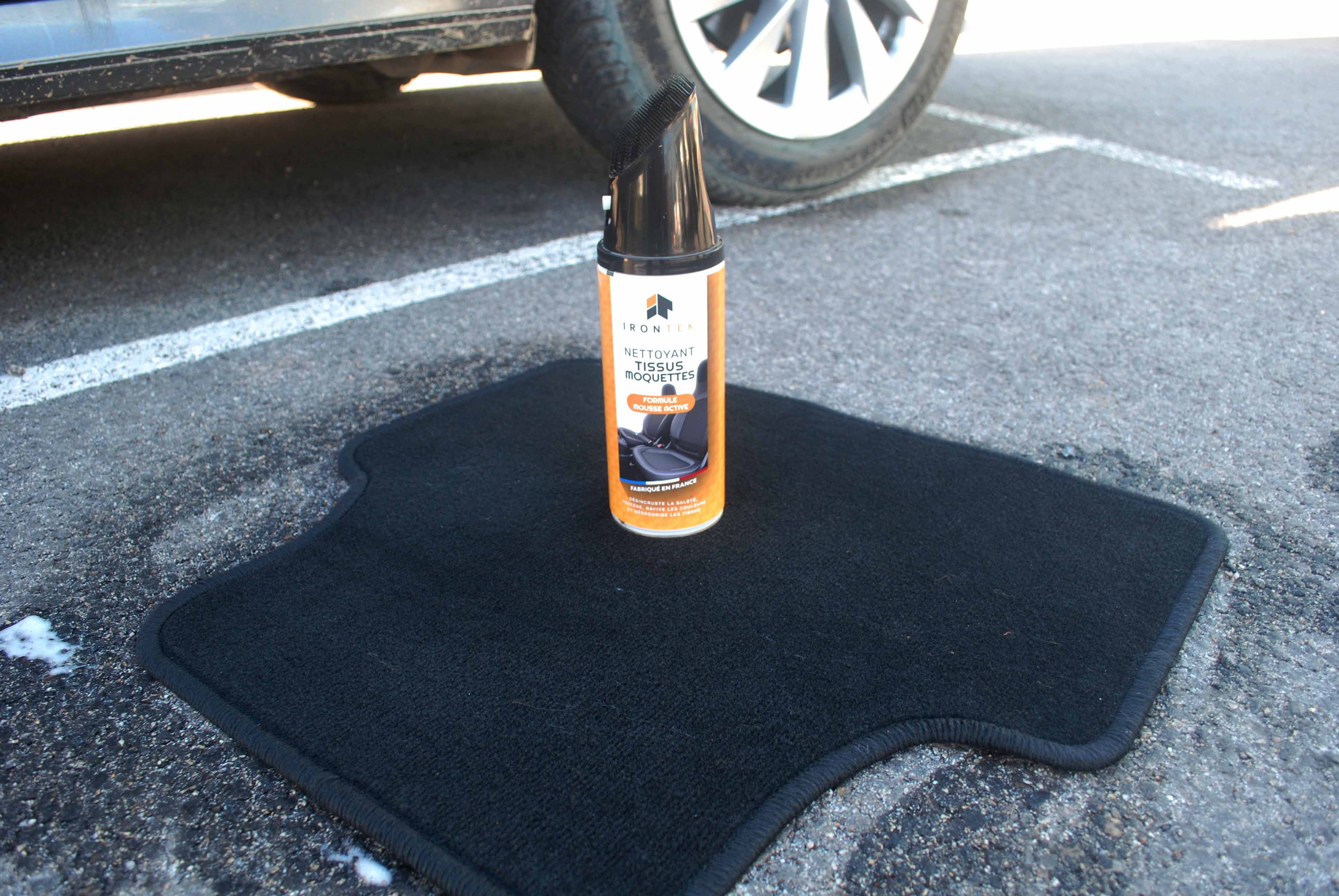 Comment détacher une moquette de voiture efficacement ?