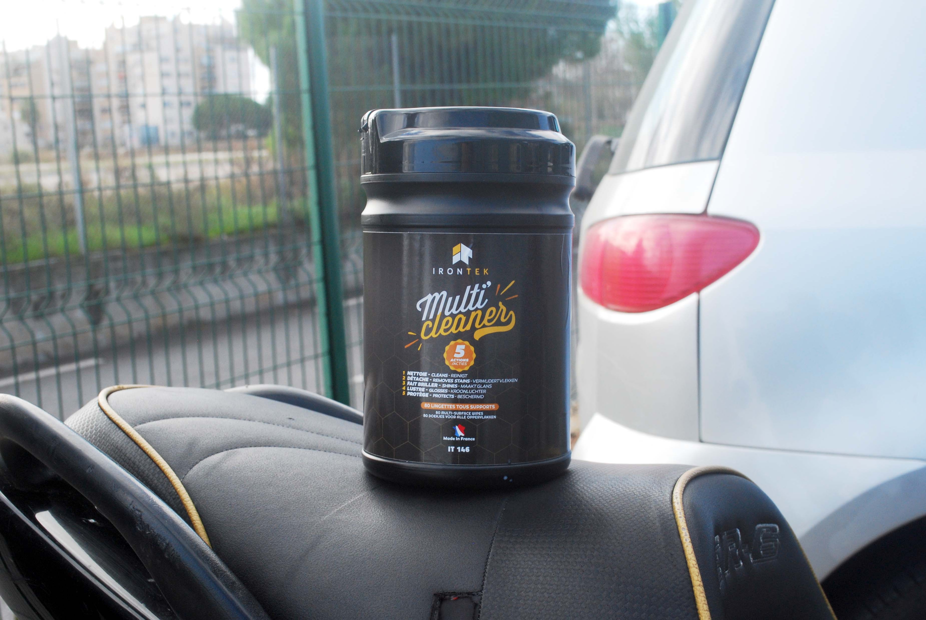 Nettoyer sa moto sans eau rapidement : la méthode simple et efficace